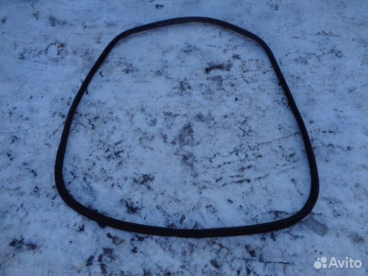 Уплотнительная резинка багажника Toyota Corolla