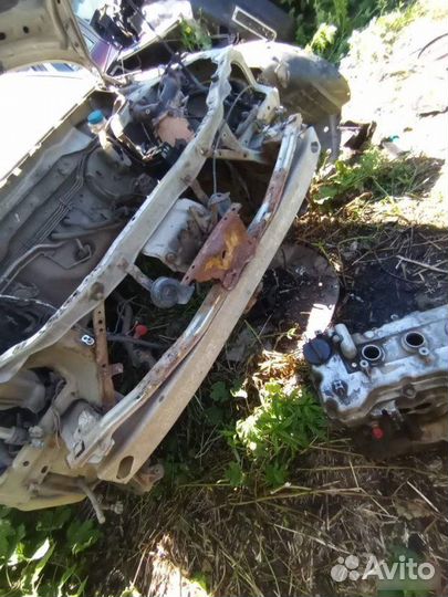 Усилитель бампера передний Nissan Primera P12 2003