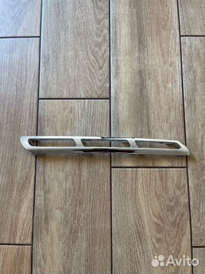 Накладка решетки радиатора правая Mercedes Gl