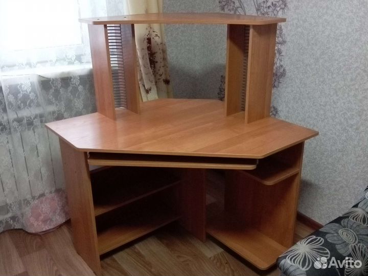 Компьютерный стол