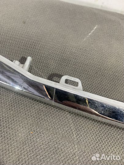 Молдинг решетки радиатора Hyundai Solaris 2010