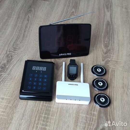 Система вызова: кнопка вызова официанта с часами