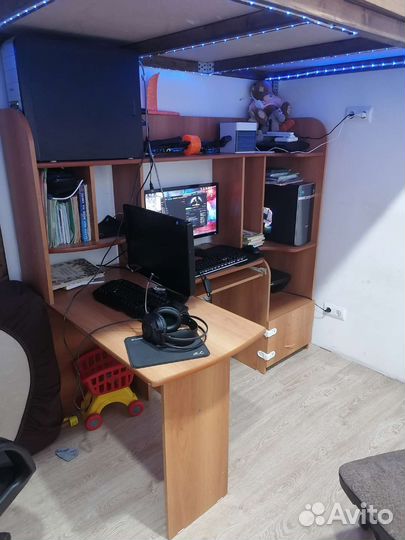 Компьютерный стол