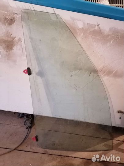 Стекло левое Toyota Gaia