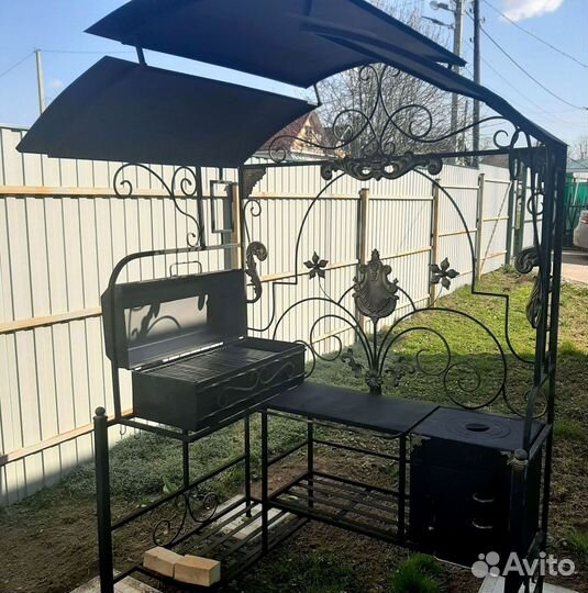 Мангал с крышей