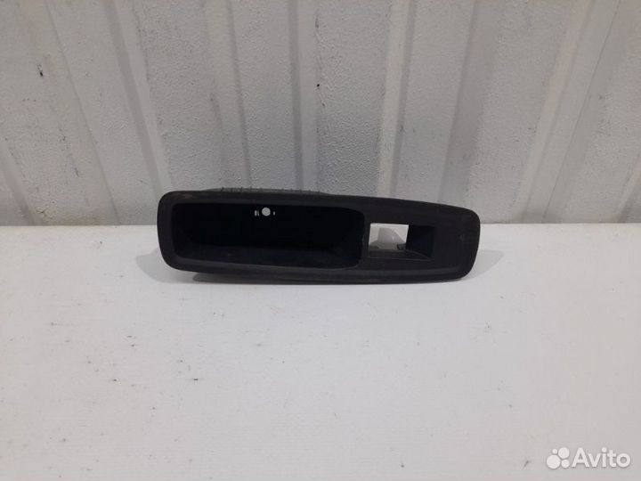 Накладка кнопки стеклоподъемника задняя правая