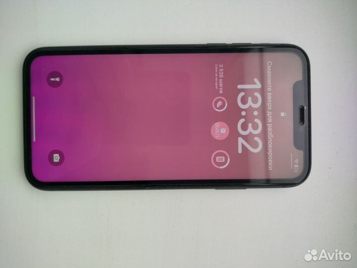 Телефон iPhone 11
