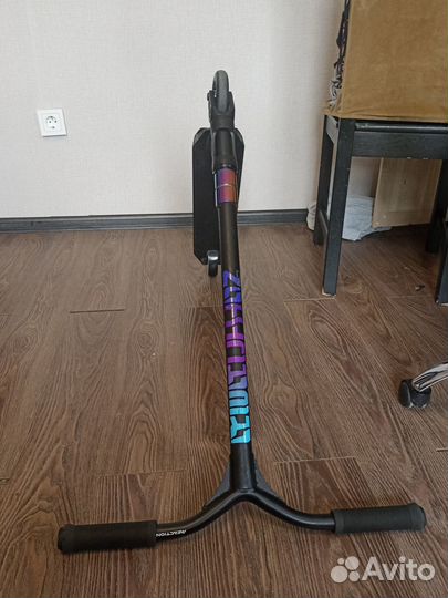 Трюковой самокат reaction