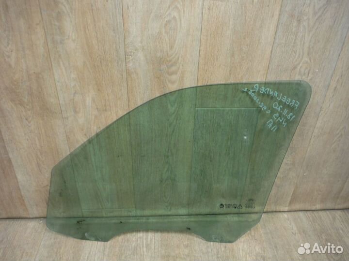 Стекло двери передней правой Land Rover Freelander