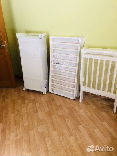 Пеленальный комод и кроватка