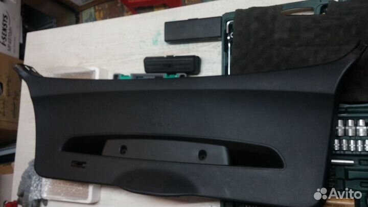 BMW E81 E87 2004-2011 год обшивка крышки багажника