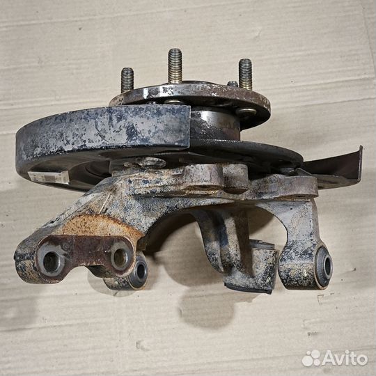 Кулак задний левый Kia Sportage 2 Hyundai Tucson 1