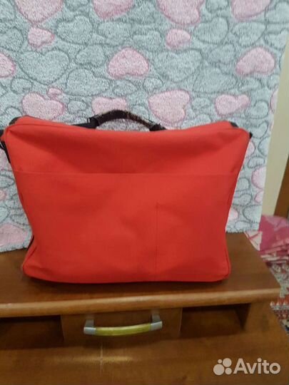 Портфели чёрный и красный