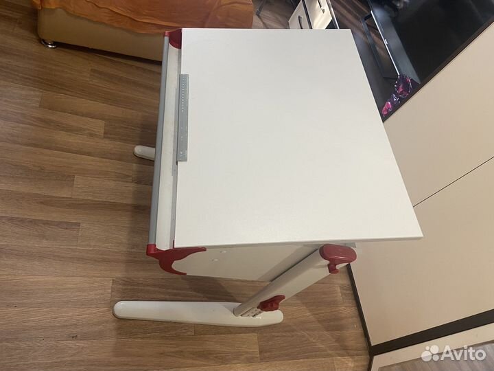 Детский письменный стол