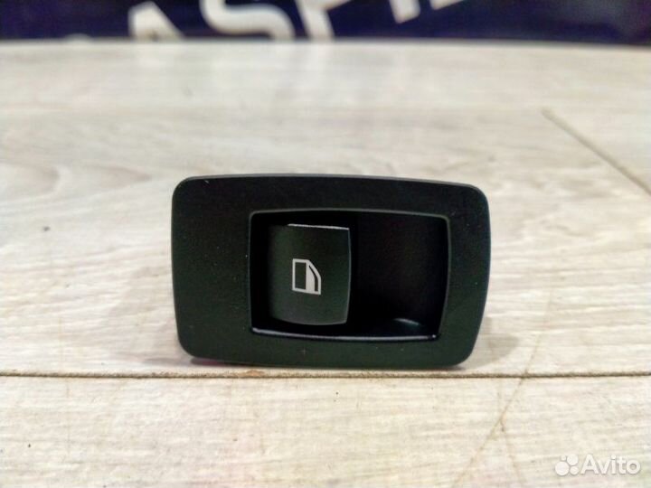 Блок управления стеклоподъемниками задний левый