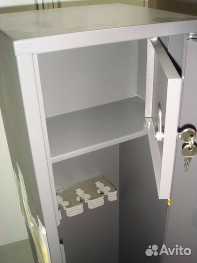 Оружейный сейф электронный на 4 ствола. Новый