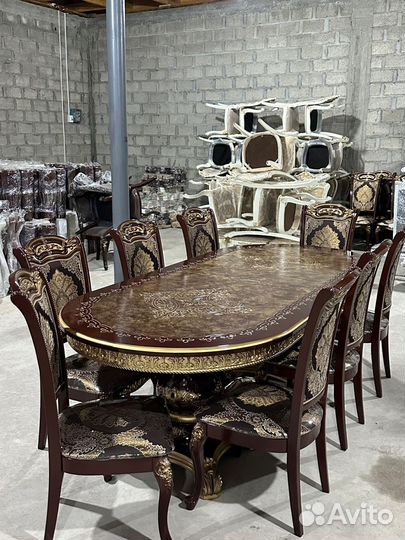 Стол обеденный