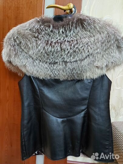 Меховая жилетка