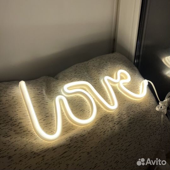 Неоновый светильник LED love