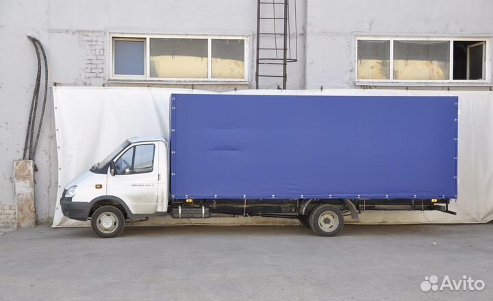 Водитель с грузовым авто