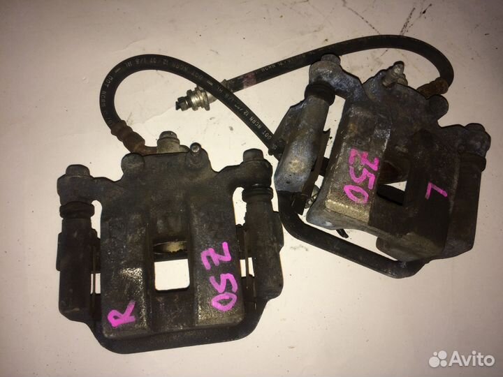 Суппорт задний Nissan Murano Z50 2002-2008 R.L