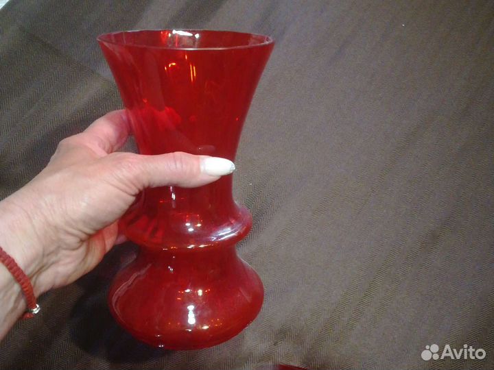 Вазы из Красного хрусталя