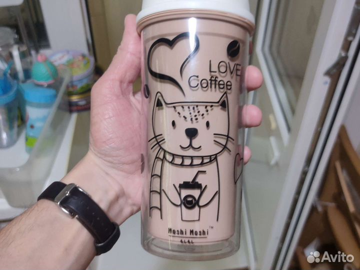 Бутылки, стаканы для воды