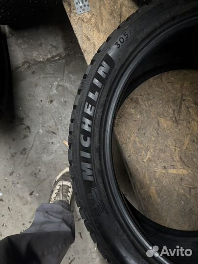 Michelin X-Ice North 4 SUV 275/40 R21 и 305/35 R21