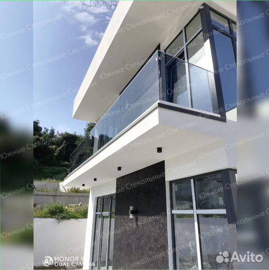 Стеклянное ограждение для балкона