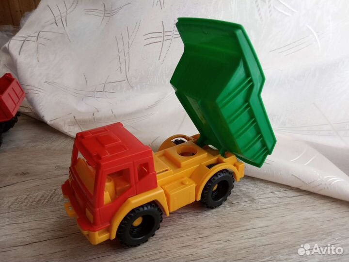 Машинки разные и гибкий трек