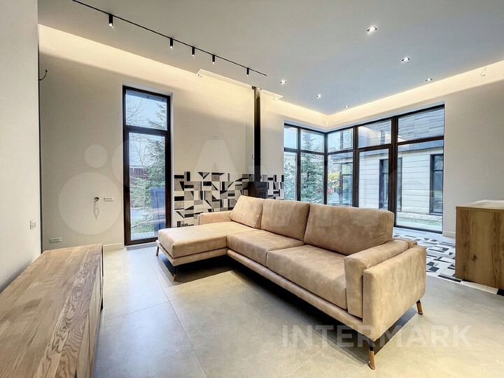 5-к. квартира, 185 м², 1/3 эт.