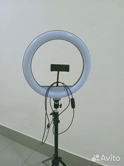 Кольцевая лампа со штативом 36см б/у