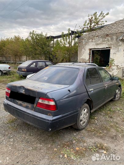 Nissan Bluebird HU14 1999г. В полный разбор