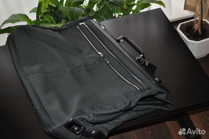 Louis Vuitton. дорожный портплед. оригинал