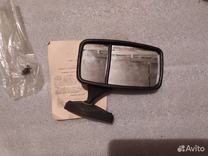 Боковое зеркало