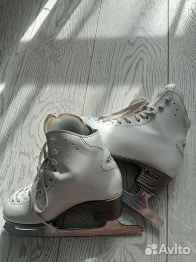 Фигурные коньки risport 220