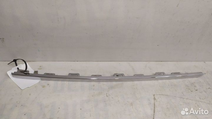 Молдинг решетки радиатора правый Volkswagen Tiguan