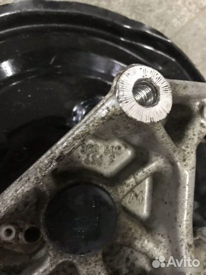 Кулак задний Volkswagen Passat B7