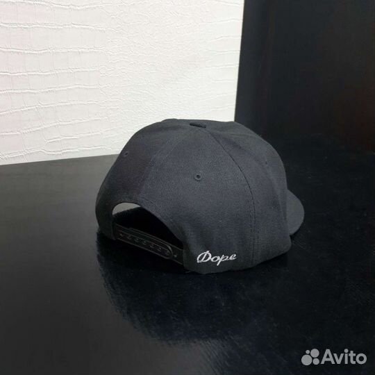 Бейсболка с прямым козырьком. Новая