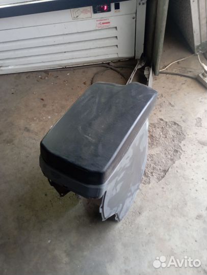 Подлокотник Derways Plutus