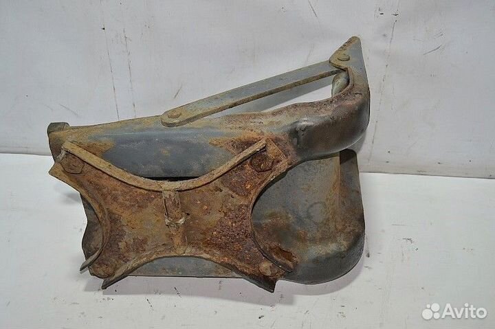 Кронштейн запасного колеса DAF XF105 (01.05)