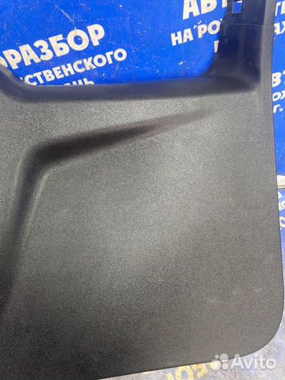 Обшивка крышки багажника Ford Explorer внедорожник