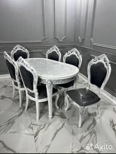 Стол и стулья