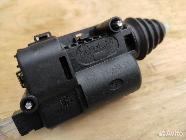 Активатор замка лючка бензобака Opel Astra Zafira