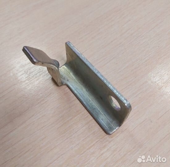 Фиксатор ручки отстёгивания дышла прицепа мзса, п