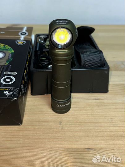 Мультифонарь Armytek Wizard C2 Pro Max Olive