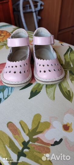 Сандалии для девочки 21 размер. Неман