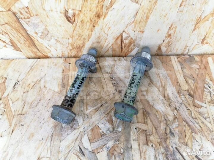 Болт крепления амортизатора зад. Nissan X-Trail