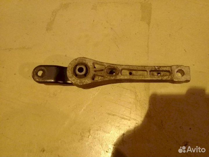 Опора двигателя (подушка двс) правая 3C0199855 Vol