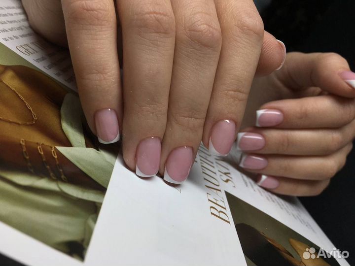 Модель на маникюр и педикюр с покрытием гель лак